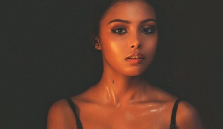 Model Rudrani Fashino World App Content